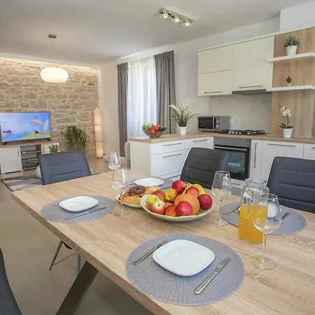 Lovely Holiday In Kanfanar With Swimming Pool Holiday home