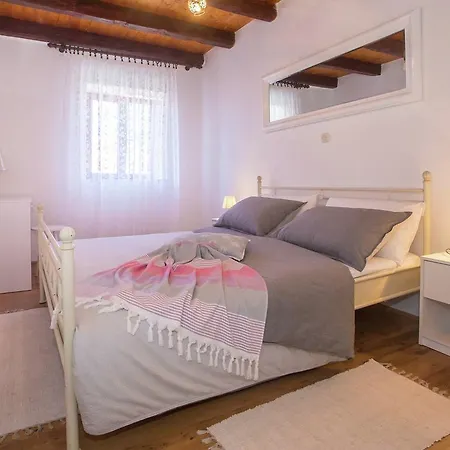 Lovely Holiday In Kanfanar With Swimming Pool Holiday home